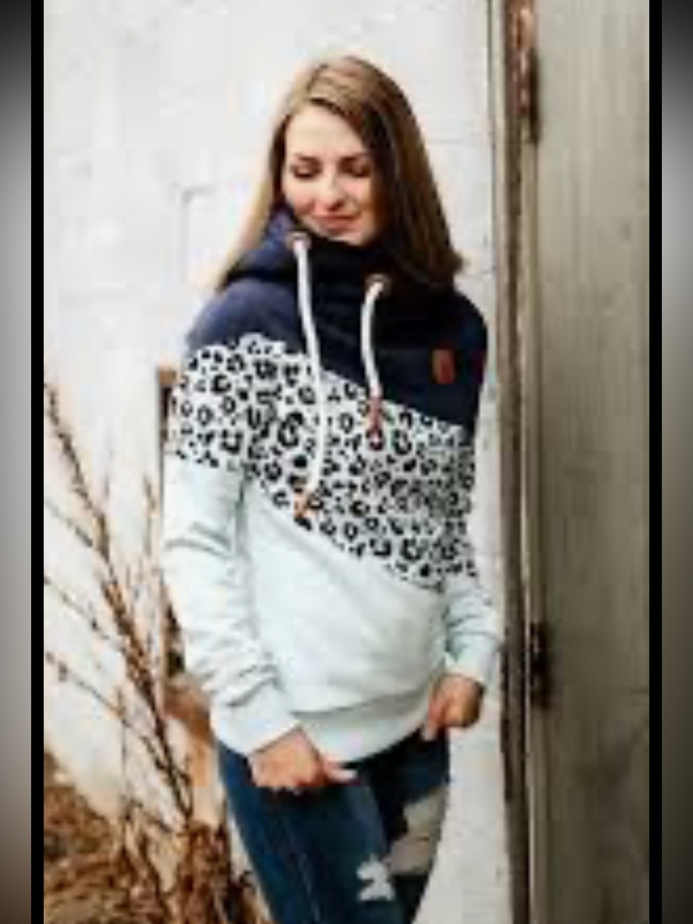 Wanacomemedium leopard color block hoodie with pockets .